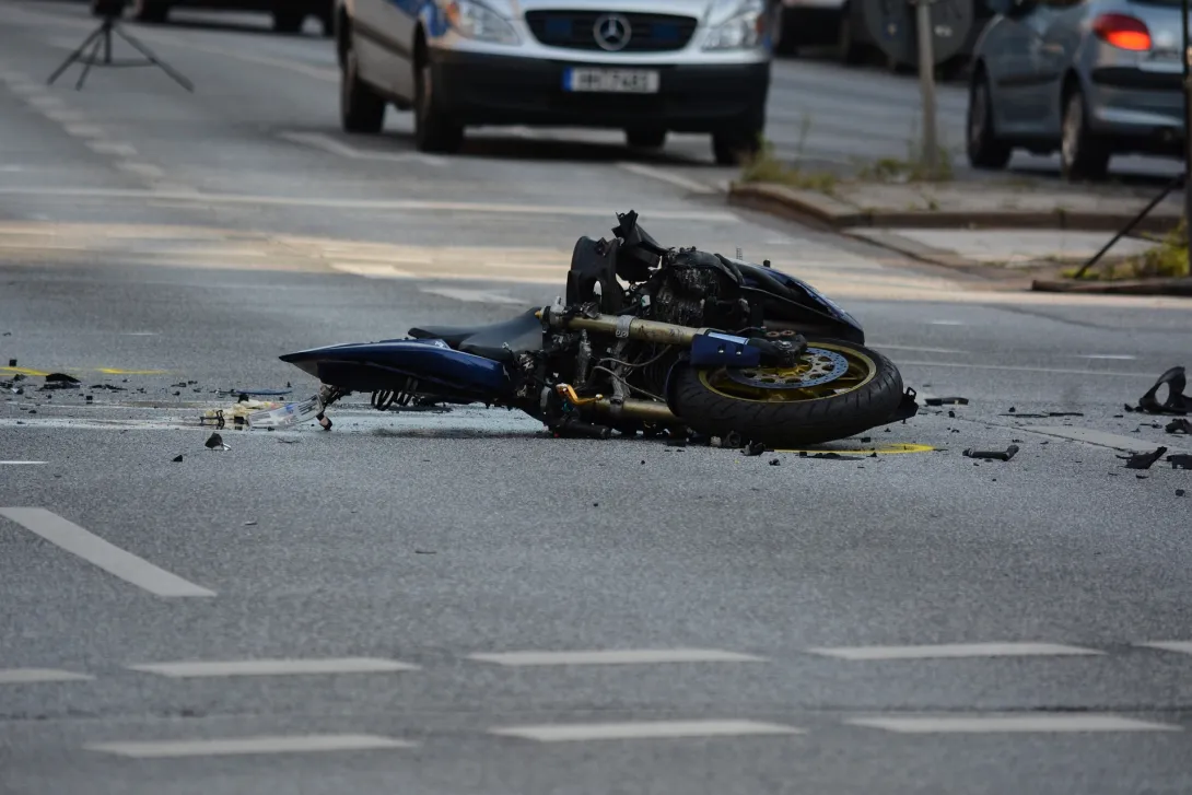 В Севастополе на Монастырском шоссе сбили мотоциклиста