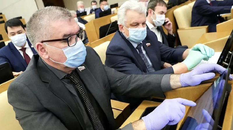Половину российских депутатов предложили уволить из-за коронавируса