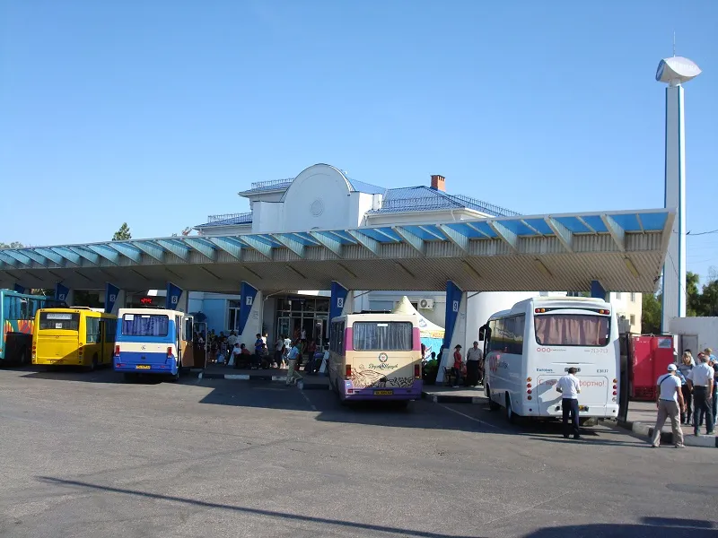 Коронавирус сократил вдвое число пассажиров в крымских автобусах