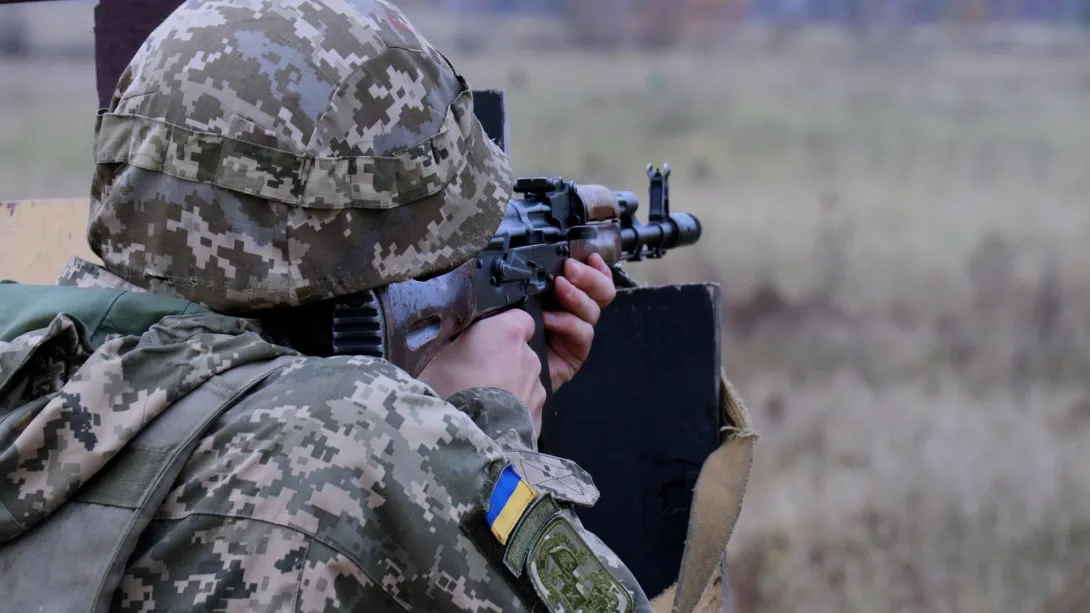 Зачем Украина собрала у границ Донецка и Луганска 90 тысяч солдат