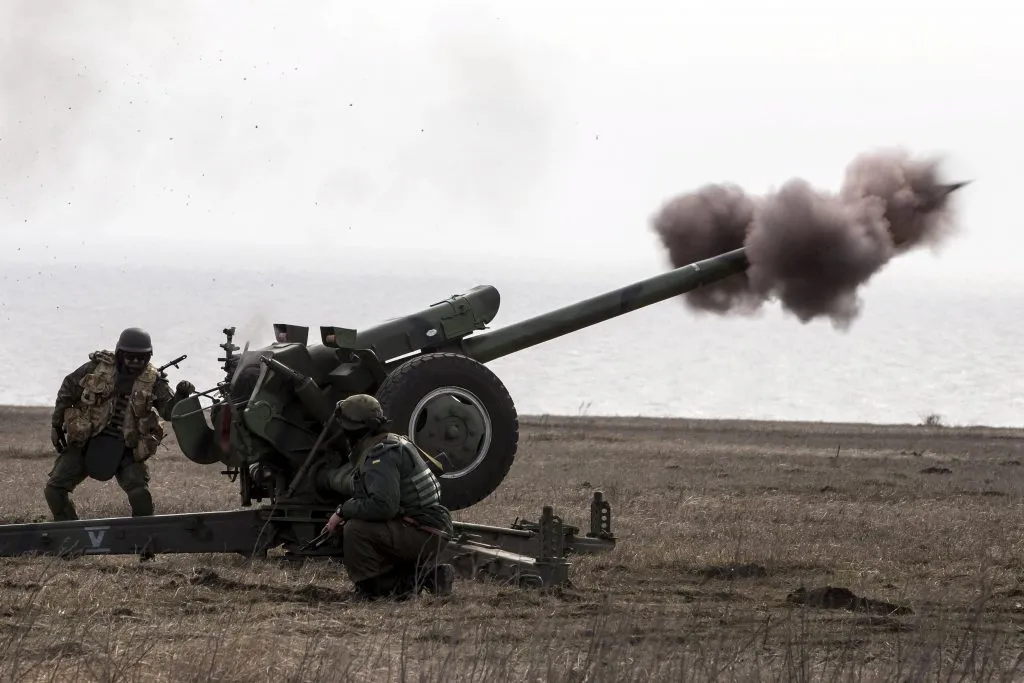 Украинские силовики утром нанесли удар из 122-миллиметровой артиллерии по Ясиноватой