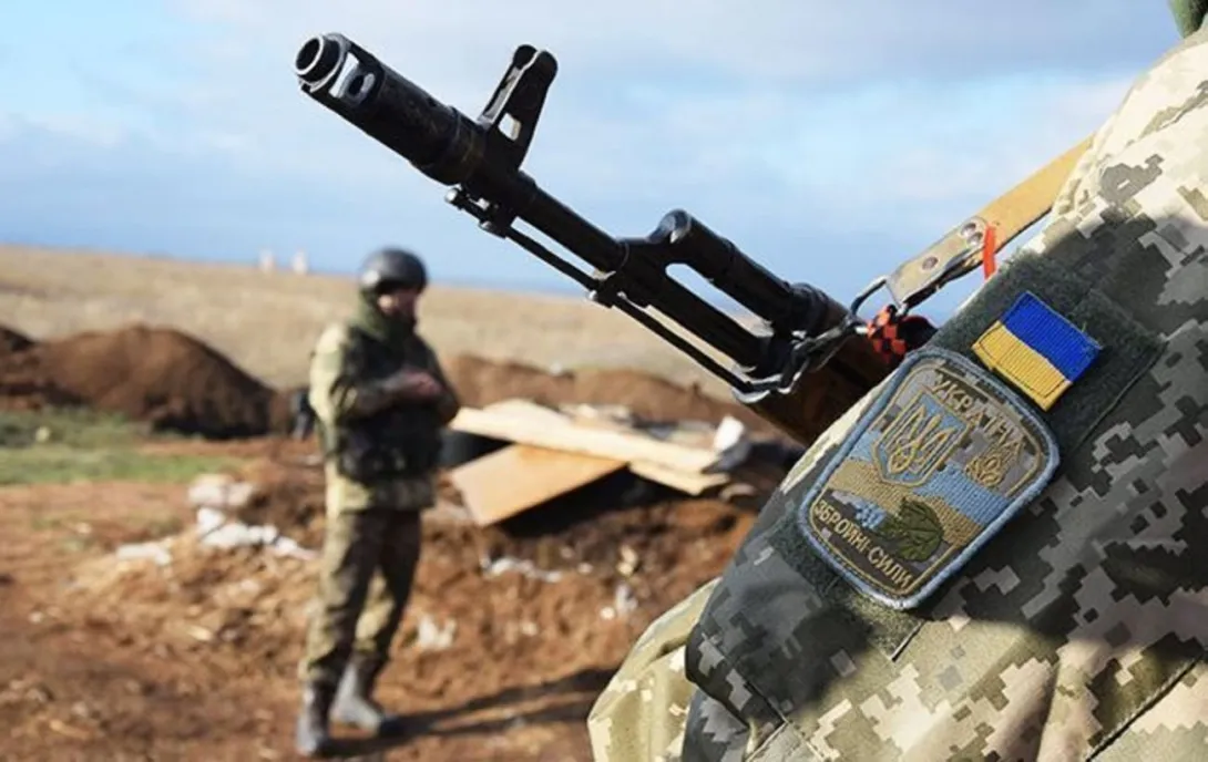 Грузовик с украинскими военными подорвался на мине, установленной сослуживцами