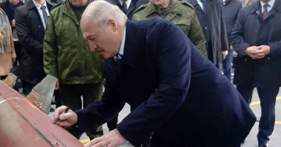 Лукашенко потребовал у белорусской оборонки создать «свою ракету» 