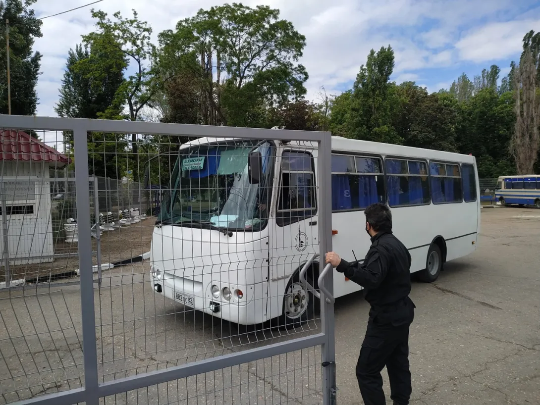 В масках и почти без людей: как возобновил работу севастопольский автовокзал