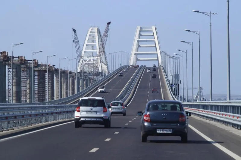 Туристов хотят тестировать на коронавирус на Крымском мосту