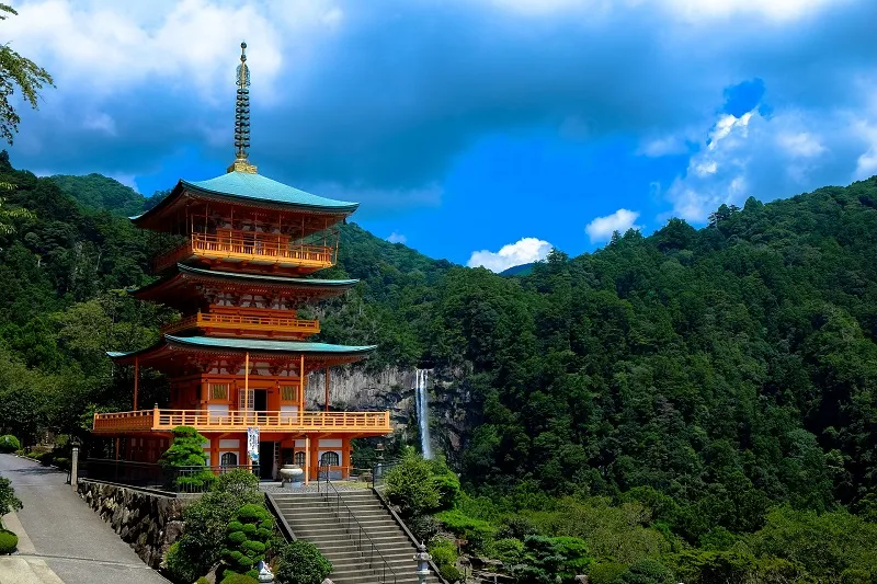 Япония будет приплачивать туристам