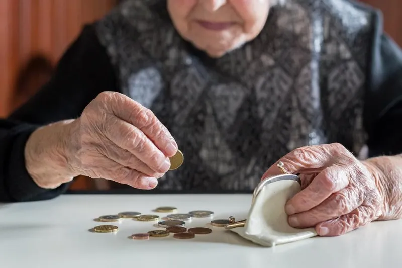 С пенсий и соцвыплат россиян больше не смогут списывать долги