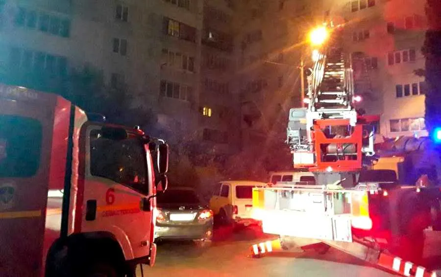 Пожарные и скорая не могут въехать в запаркованные дворы Севастополя 