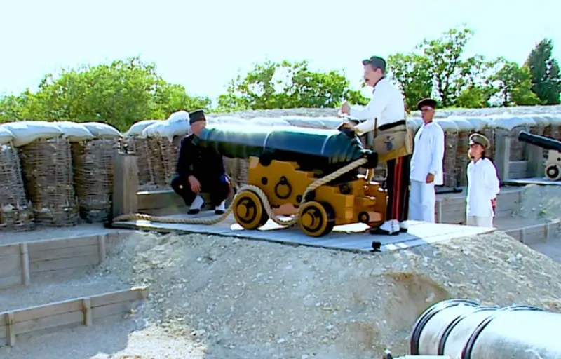 В севастопольском парке живой истории установили 24-фунтовый макет морской пушки