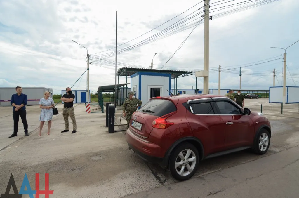 Киев уступил Донецку и открыл КПВВ под Еленовкой, сообщение ДНР с Украиной возобновилось