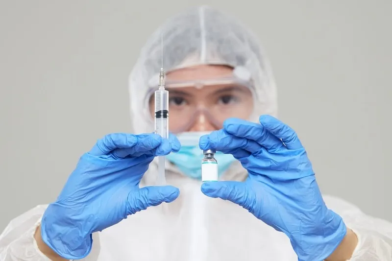 Добровольцы сообщили о самочувствии после вакцинации от коронавируса