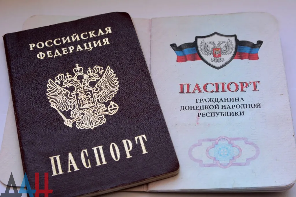  Первая группа жителей ДНР после трехмесячного перерыва отправилась в РФ получать российские паспорта