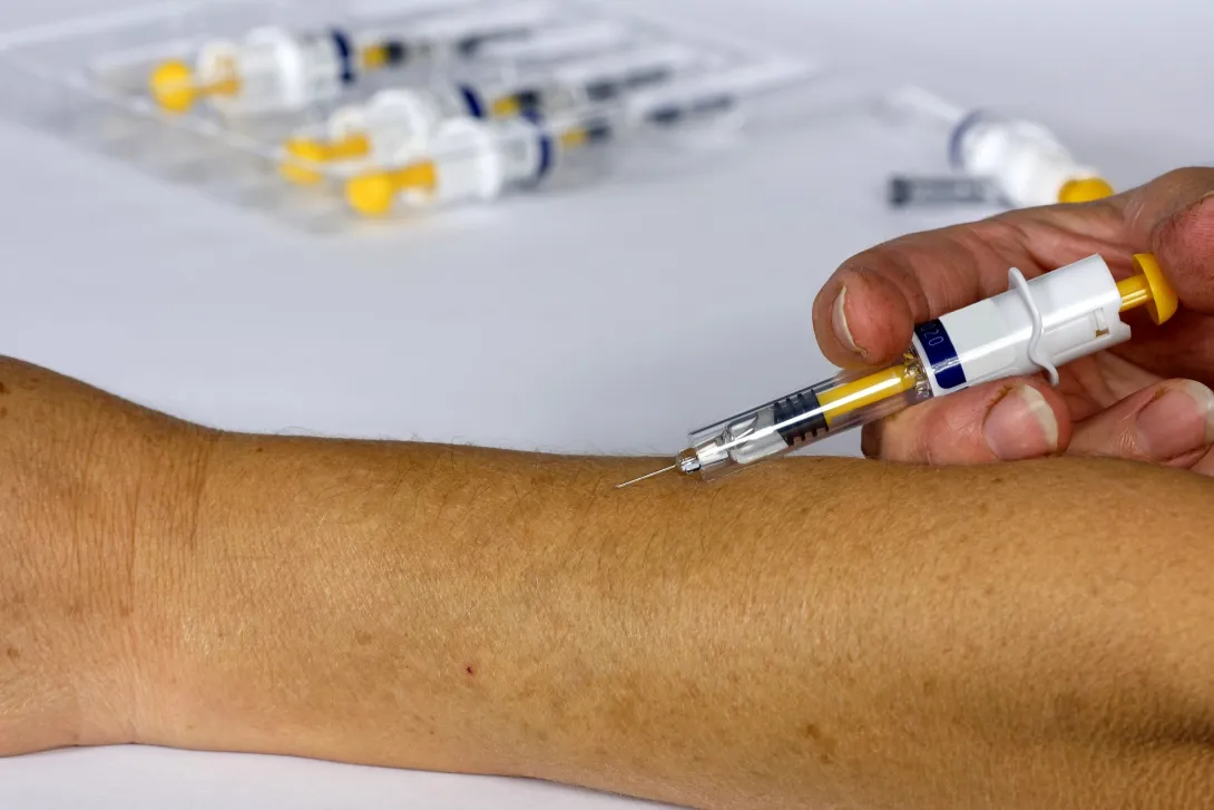 Севастополец проверил на себе вакцину от коронавируса