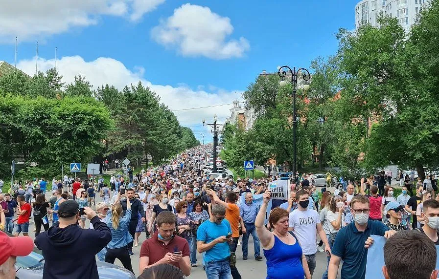 Жители Хабаровска устроили шествие в поддержку губернатора Фургала