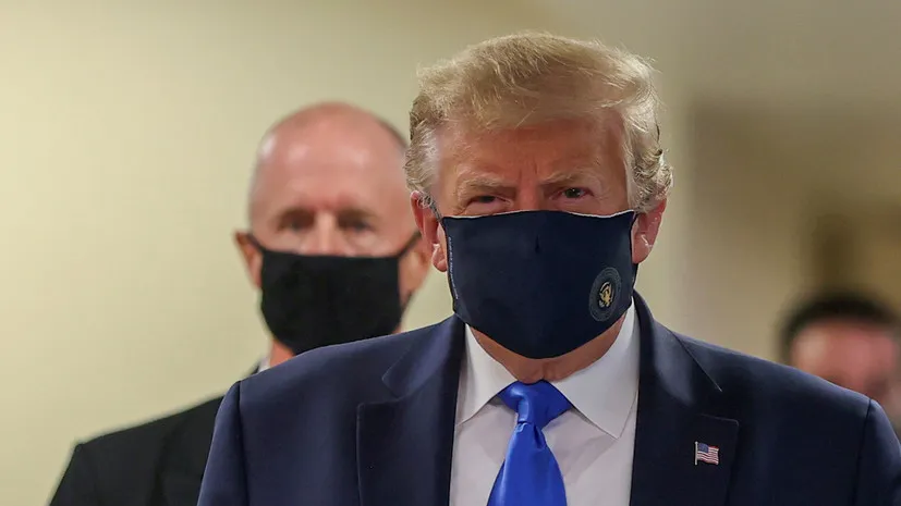 Трамп впервые с начала пандемии появился на публике в маске
