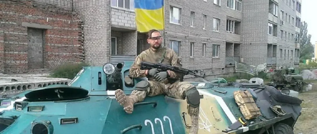 Украинская БМП врезалась в остановку