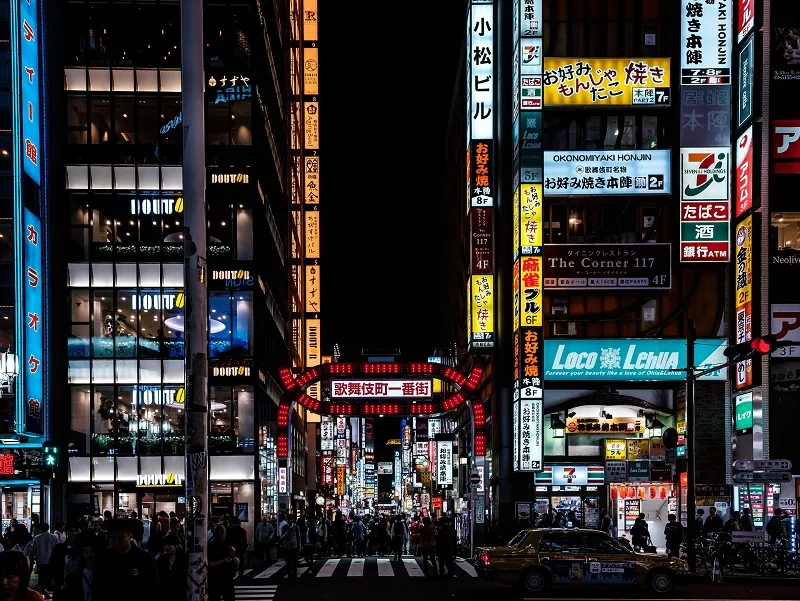 Власти Токио заплатят ресторанам, чтобы они закрылись из-за коронавируса