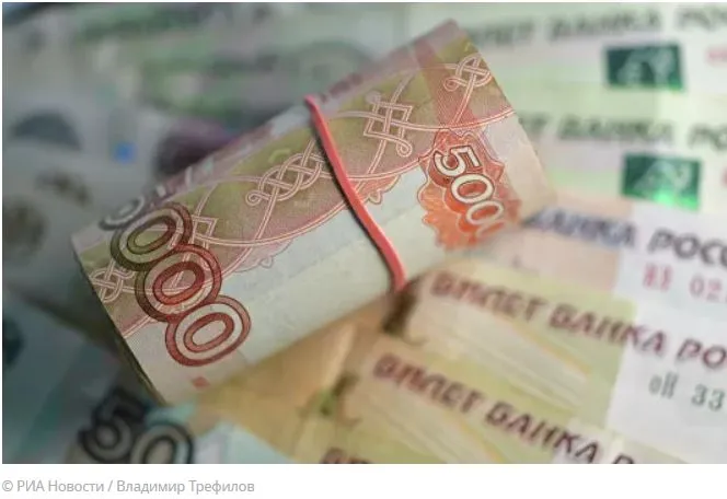 Реальные располагаемые доходы россиян снизились за три месяца на 8%