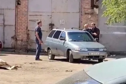 На Украине автоугонщик с гранатой взял в заложники полицейского