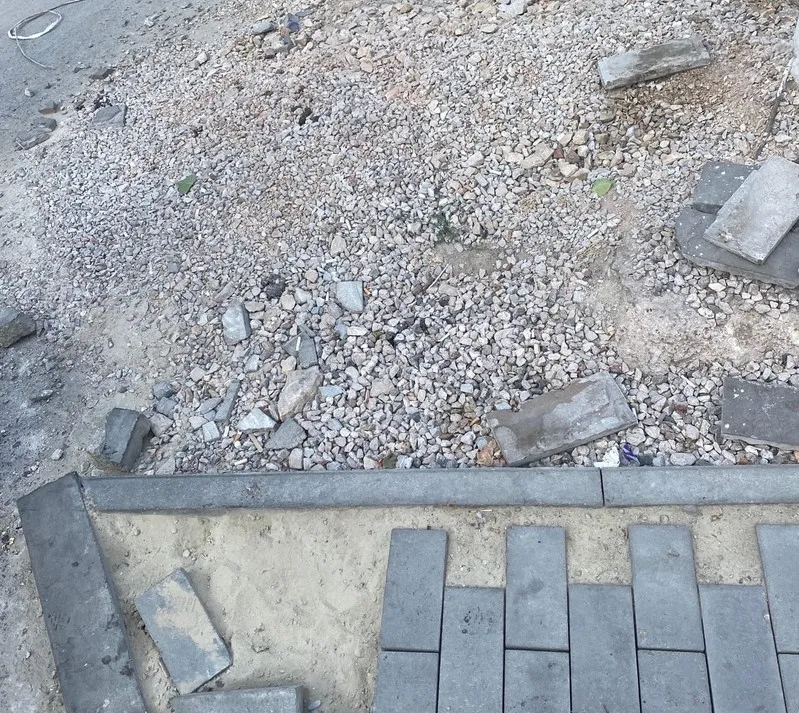В Севастополе тротуарная плитка живет своей жизнью
