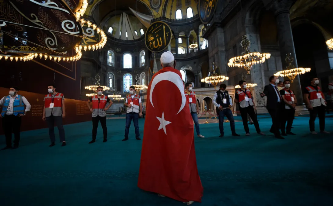 Эрдоган разрешил мусульманам молиться в Святой Софии круглосуточно 