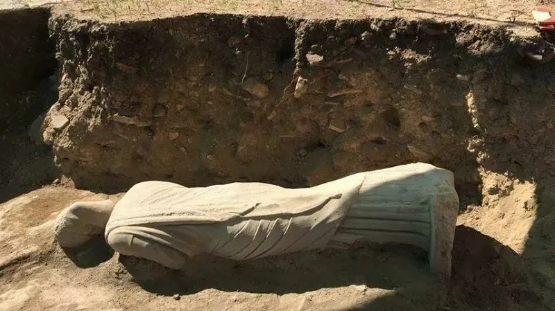 В Турции обнаружили древнюю статую, которой больше 17 столетий