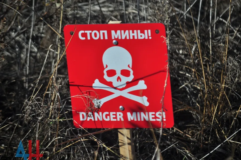 ВСУ установили знаки минной опасности на маршрутах СММ ОБСЕ, чтобы скрыть размещение техники