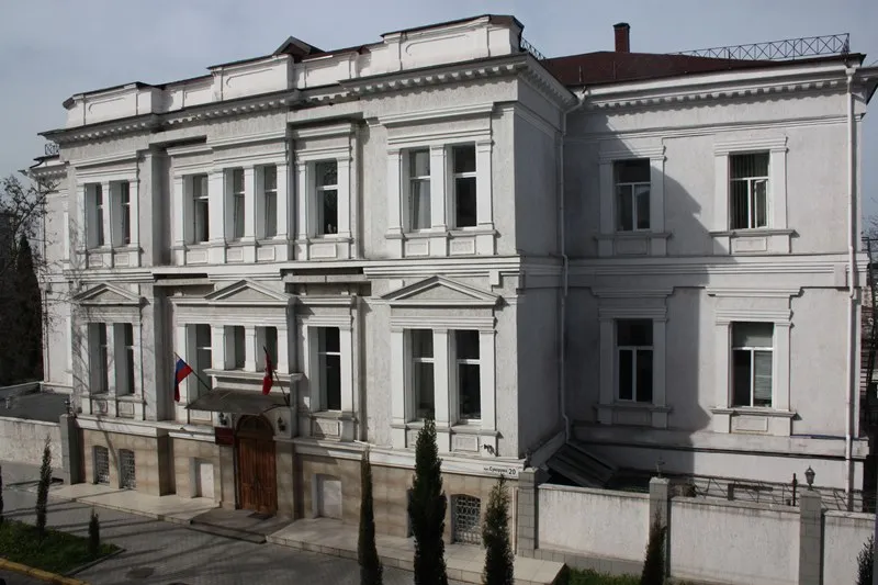 В противоречиях законов о выборах в Севастополе разберется суд