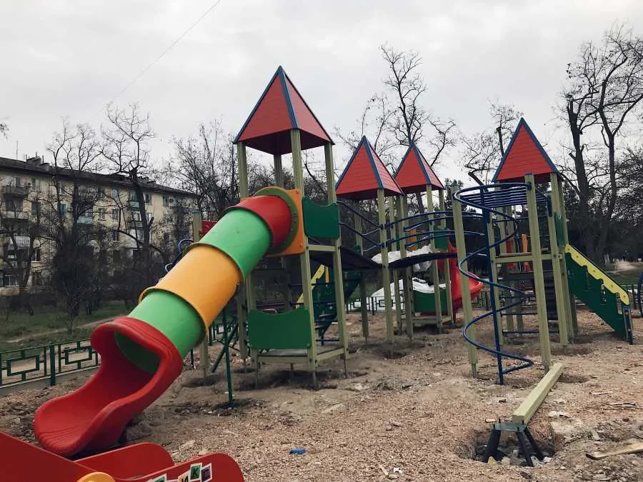 С детскими и спортплощадками в Севастополе всё отвратительно