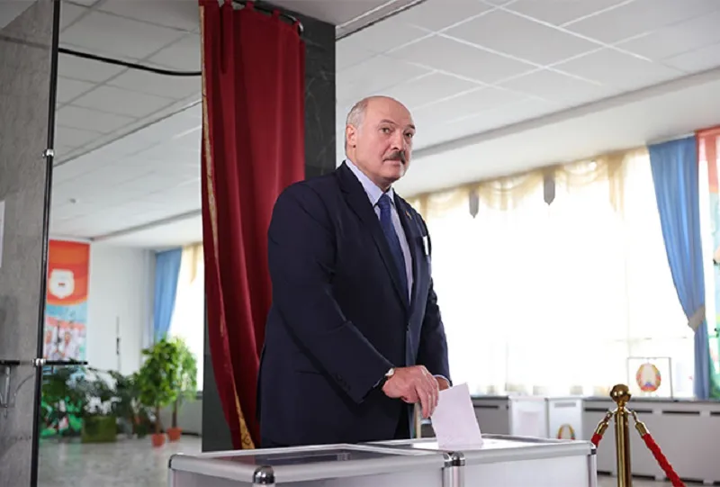 Лукашенко назвал, кто стоит за беспорядками