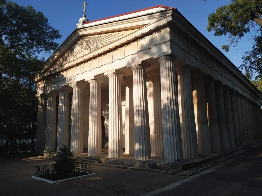 Реконструкция сквера у собора Петра и Павла в Севастополе откладывается