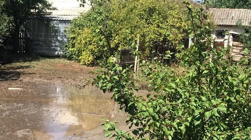 После сильного ливня в Крыму затопило село