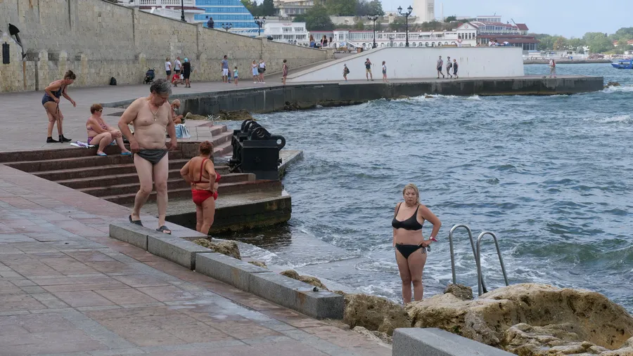 В Севастополе просят запретить купание у Памятника затопленным кораблям