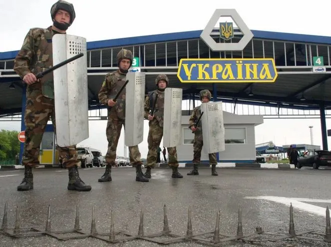 Украина ввела 30-дневный запрет на въезд в страну