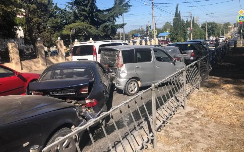 ДТП с шестью автомобилями в Севастополе устроил пенсионер