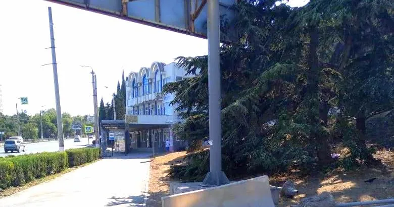 Новый светофор «выключил» административное здание в Севастополе 
