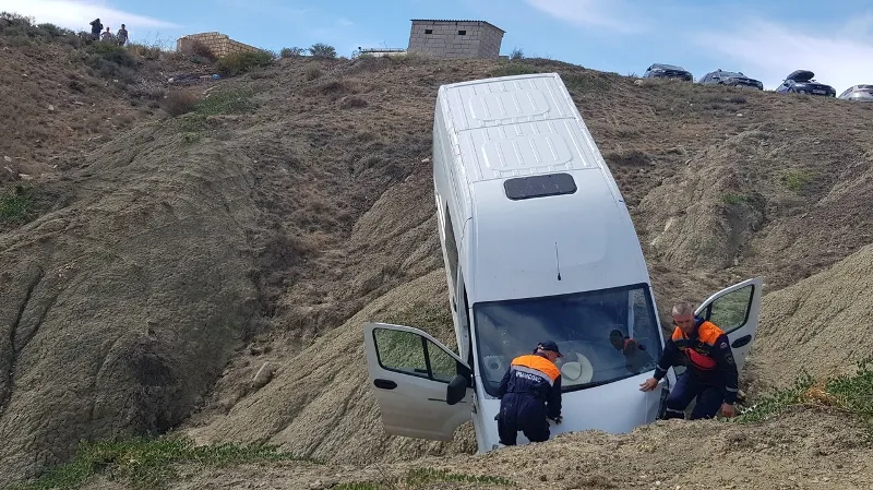 В Крыму автобус с пассажирами упал в обрыв