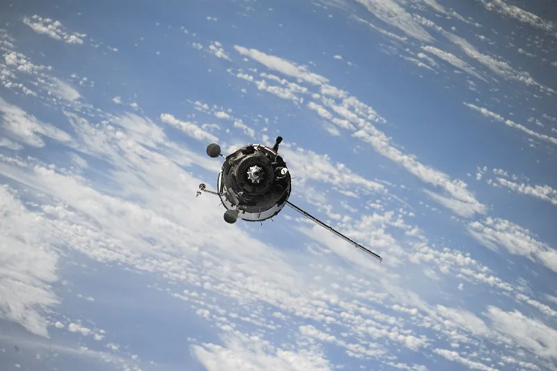 Российский спутник в космосе получил повреждения
