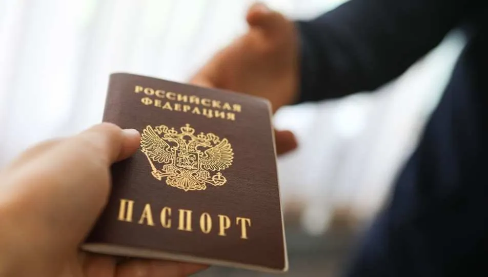 В правительстве Украины рассказали, что хотят сделать с жителями Донбасса, получившими российские паспорта