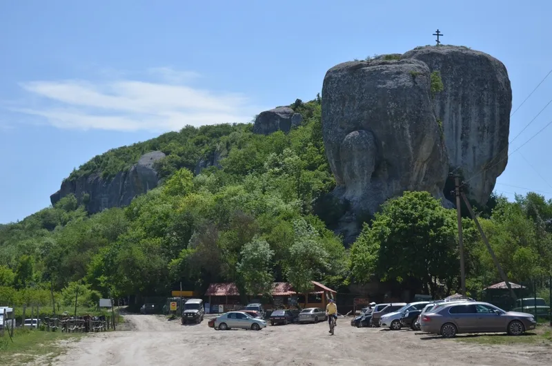 Популярный крымский пещерный город недоступен для туристов
