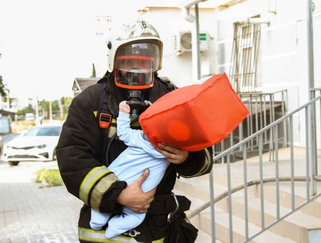 Севастопольские пожарные спасли трёх детей на пожаре