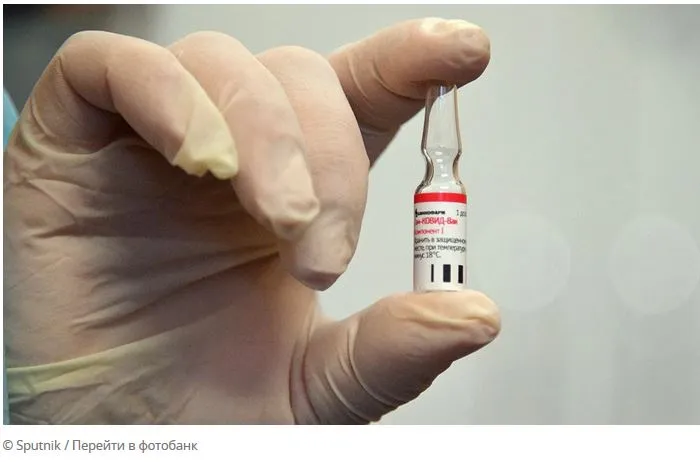 Гинцбург рассказал о реакции на вакцину от COVID-19 у женщин и мужчин