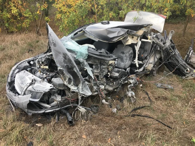 На крымской трассе легковушка столкнулась с автобусом