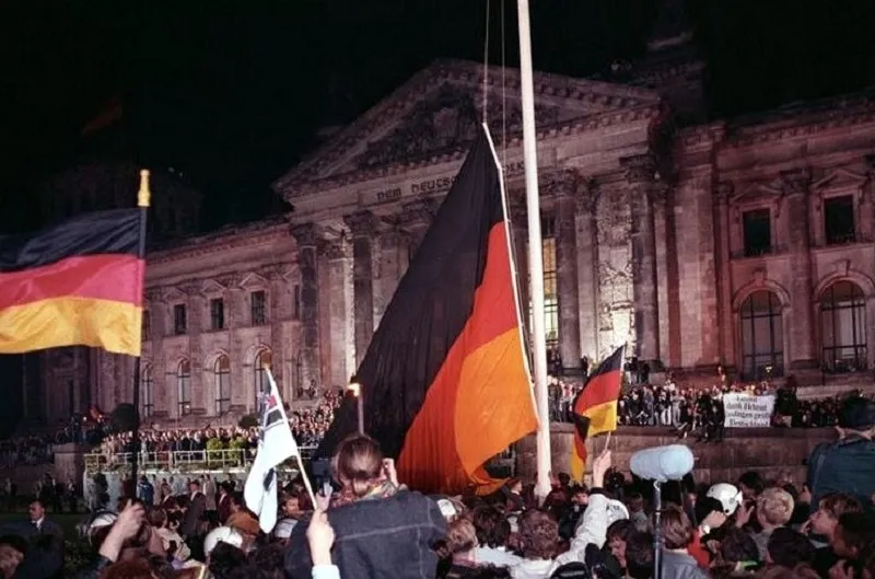 Объединение Германии как великое предательство: за что Горбачёв летит с пьедестала
