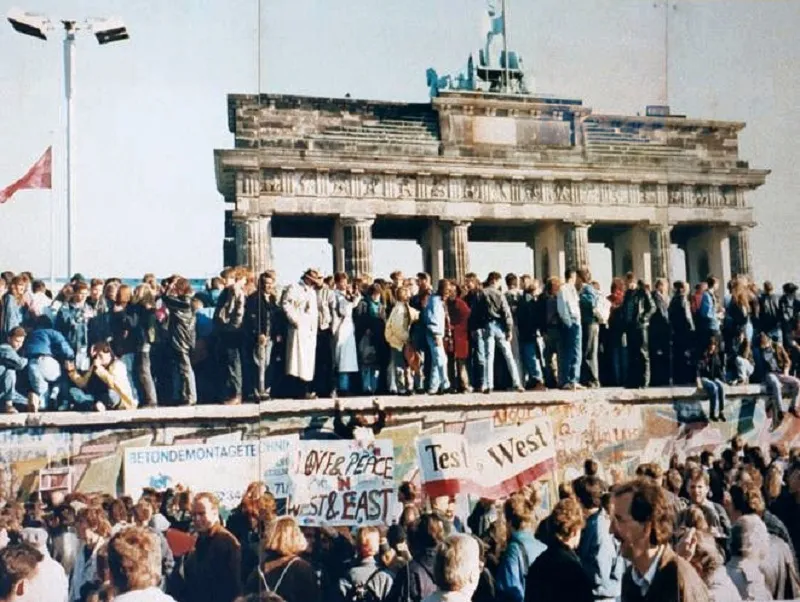 Объединение Германии — предательство советских граждан или роковая ошибка Горбачёва? 