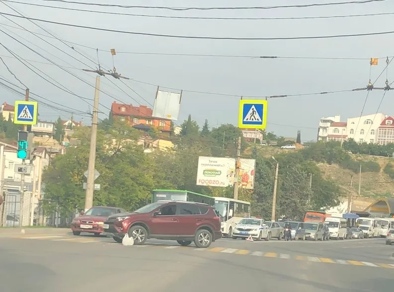 В Севастополе женщина попала под колеса на пешеходном переходе