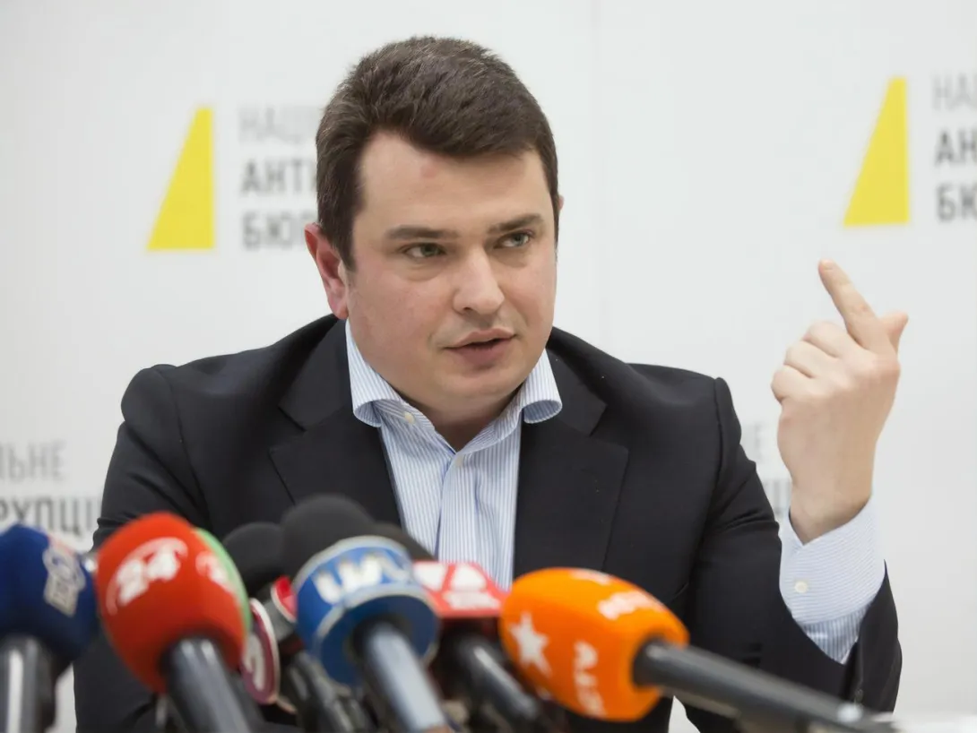Суд Киева постановил отправить в отставку главу антикоррупционного бюро Украины