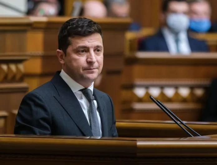 Зеленский пригрозил досрочно распустить Раду из-за политического коллапса