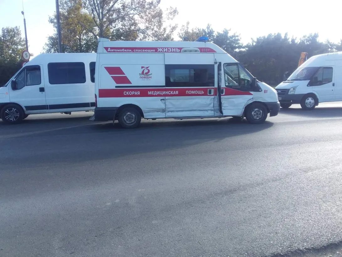 Автолихач в Севастополе чуть не отправил экипаж скорой помощи в больницу