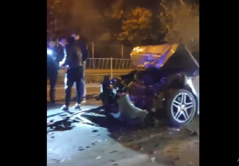 Машина ритуальных услуг «убила» Mercedes в столкновении в Крыму